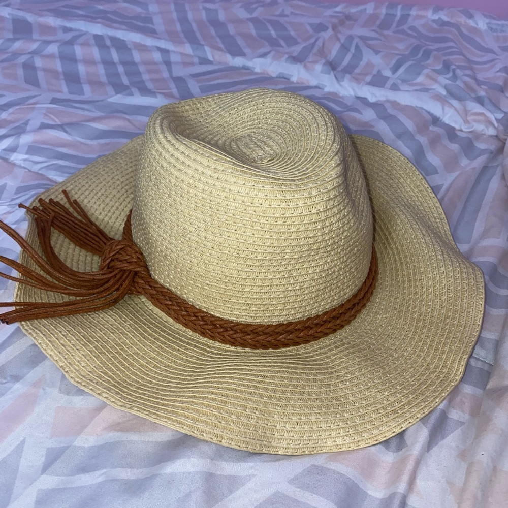 Straw hat - Picture 4 of 6